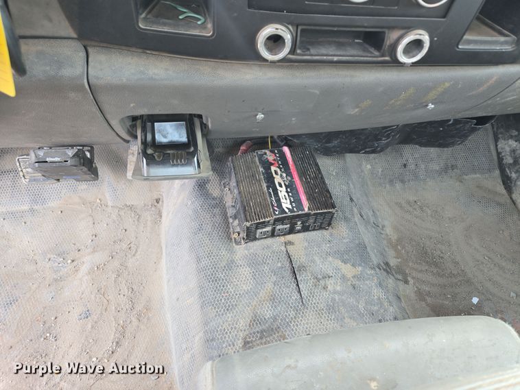 image for item EQ6902 2011 GMC Sierra 3500HD utility bed pickup truck