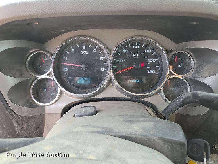 image for item EQ6902 2011 GMC Sierra 3500HD utility bed pickup truck