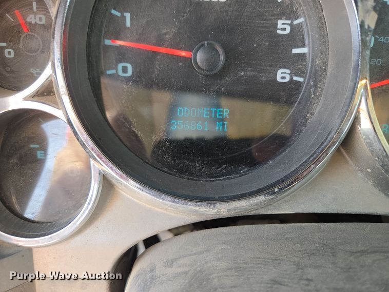 image for item EQ6902 2011 GMC Sierra 3500HD utility bed pickup truck