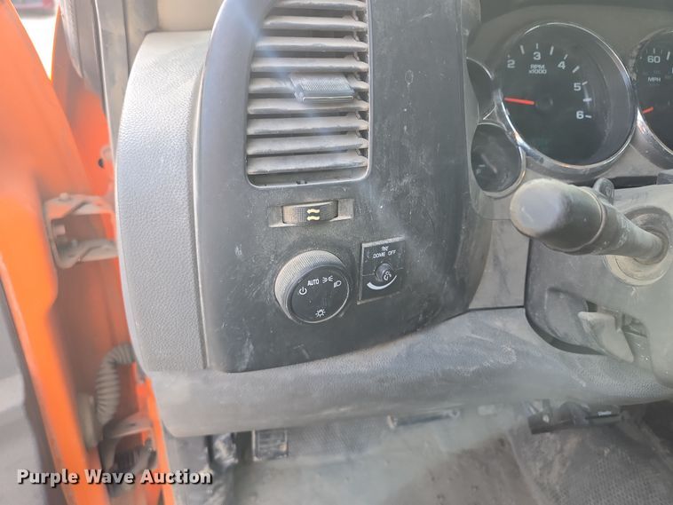 image for item EQ6902 2011 GMC Sierra 3500HD utility bed pickup truck