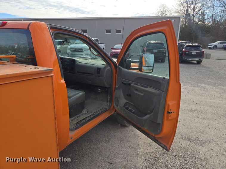 image for item EQ6902 2011 GMC Sierra 3500HD utility bed pickup truck