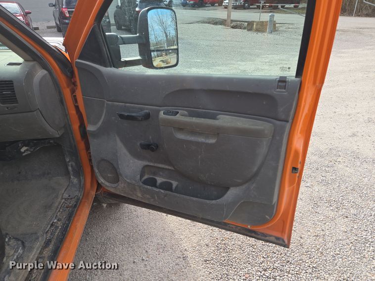 image for item EQ6902 2011 GMC Sierra 3500HD utility bed pickup truck