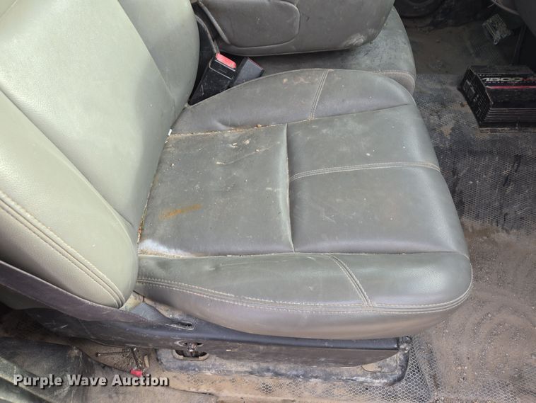 image for item EQ6902 2011 GMC Sierra 3500HD utility bed pickup truck