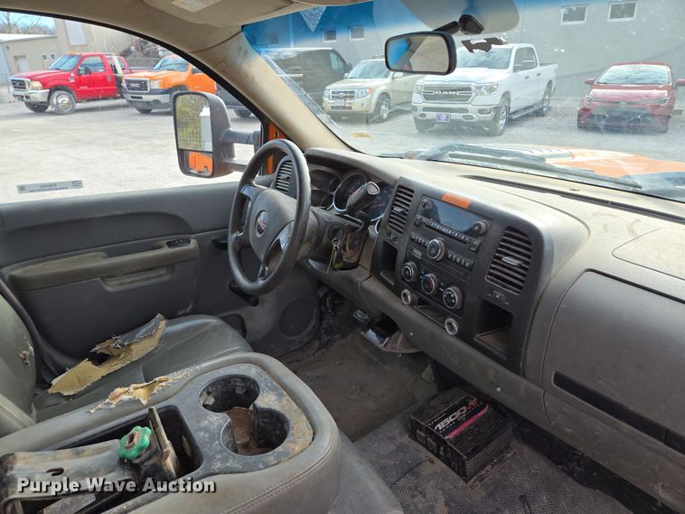 image for item EQ6902 2011 GMC Sierra 3500HD utility bed pickup truck