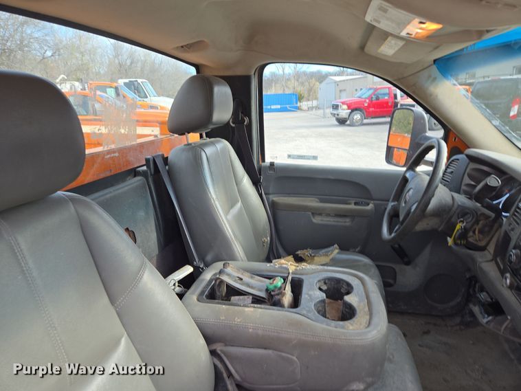 image for item EQ6902 2011 GMC Sierra 3500HD utility bed pickup truck