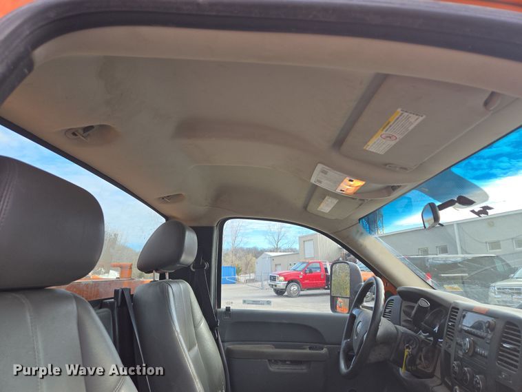 image for item EQ6902 2011 GMC Sierra 3500HD utility bed pickup truck