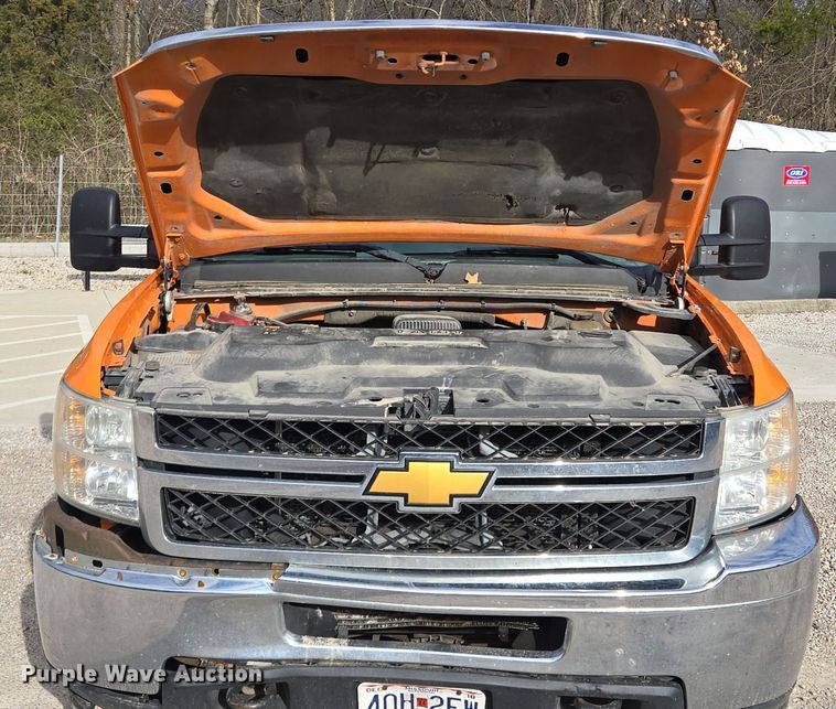 image for item EQ6902 2011 GMC Sierra 3500HD utility bed pickup truck