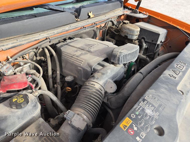 image for item EQ6902 2011 GMC Sierra 3500HD utility bed pickup truck