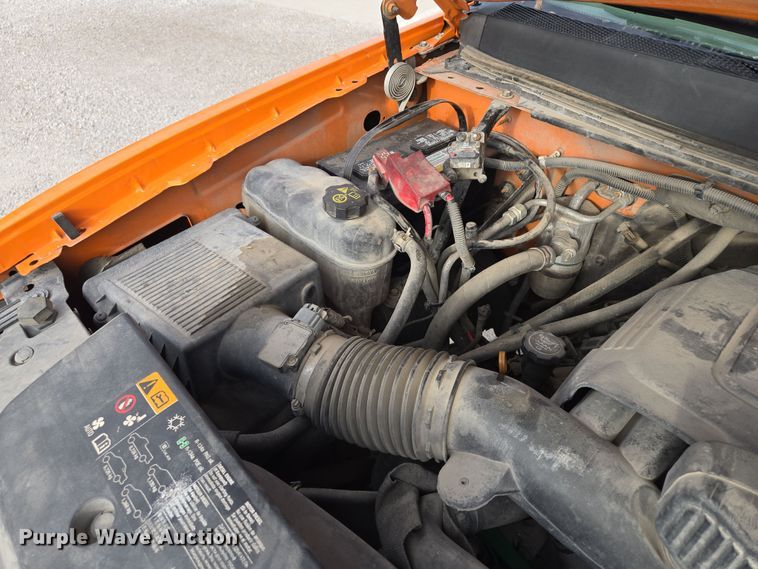 image for item EQ6902 2011 GMC Sierra 3500HD utility bed pickup truck