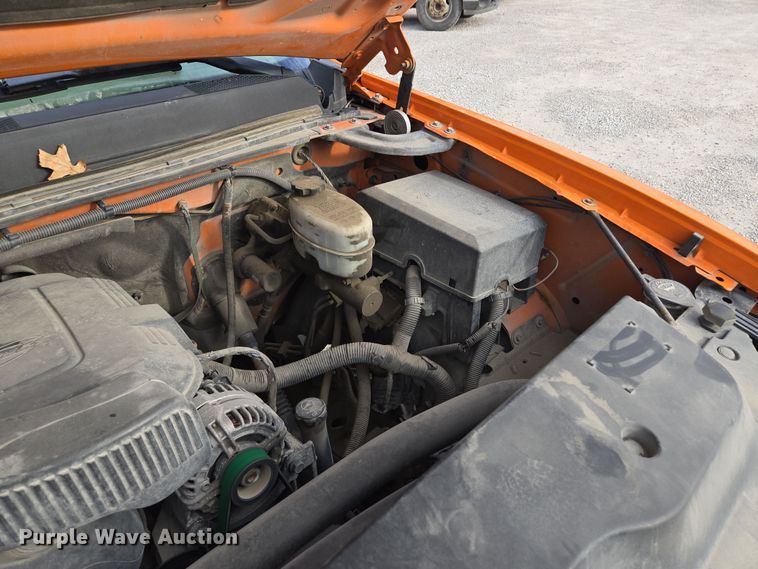 image for item EQ6902 2011 GMC Sierra 3500HD utility bed pickup truck