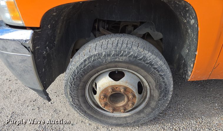 image for item EQ6902 2011 GMC Sierra 3500HD utility bed pickup truck