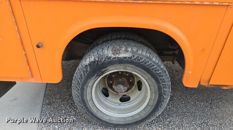 image for item EQ6902 2011 GMC Sierra 3500HD utility bed pickup truck