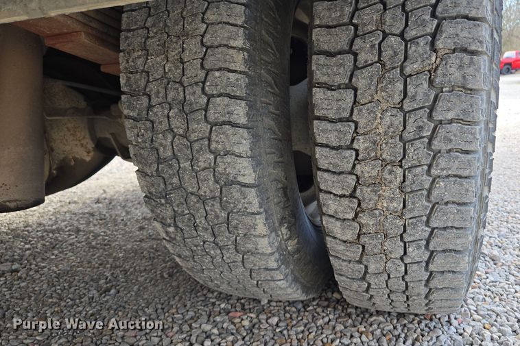 image for item EQ6902 2011 GMC Sierra 3500HD utility bed pickup truck