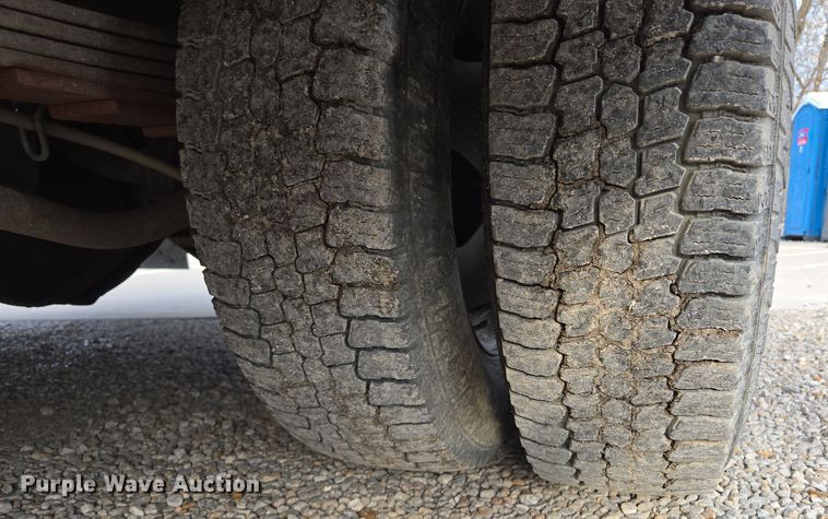 image for item EQ6902 2011 GMC Sierra 3500HD utility bed pickup truck