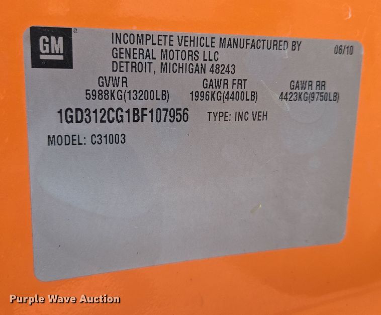 image for item EQ6902 2011 GMC Sierra 3500HD utility bed pickup truck