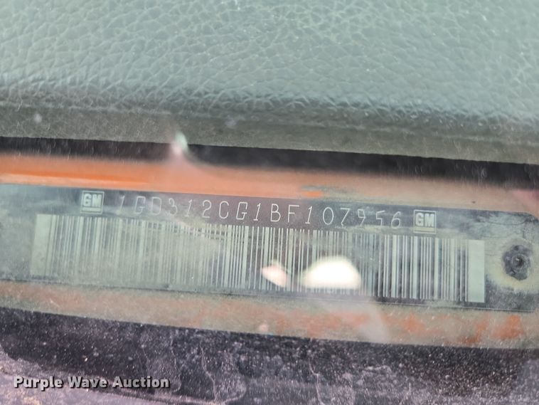 image for item EQ6902 2011 GMC Sierra 3500HD utility bed pickup truck