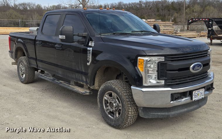 image for item EQ6907 2017 Ford  F250 Super Duty XL  Crew Cab pickup truck