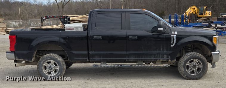 image for item EQ6907 2017 Ford  F250 Super Duty XL  Crew Cab pickup truck