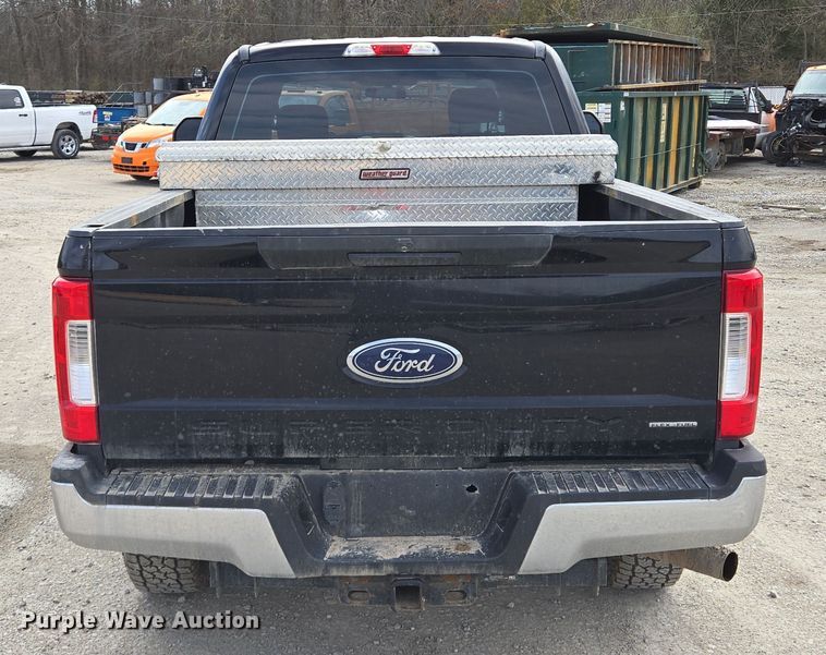 image for item EQ6907 2017 Ford  F250 Super Duty XL  Crew Cab pickup truck