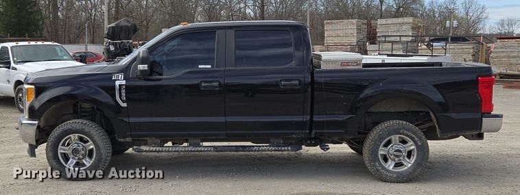 image for item EQ6907 2017 Ford  F250 Super Duty XL  Crew Cab pickup truck