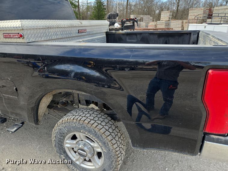 image for item EQ6907 2017 Ford  F250 Super Duty XL  Crew Cab pickup truck