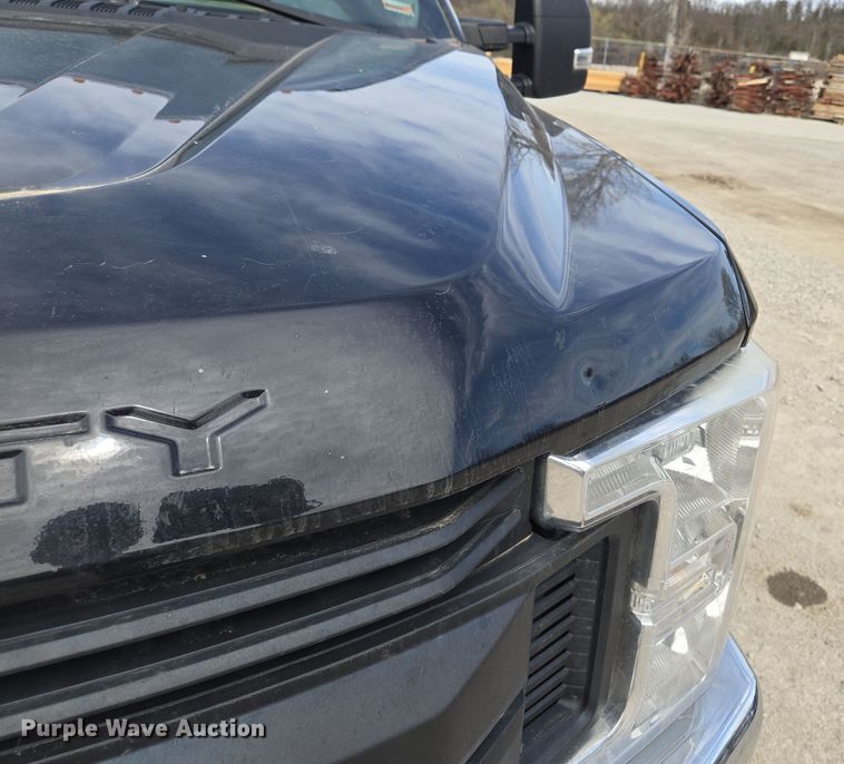 image for item EQ6907 2017 Ford  F250 Super Duty XL  Crew Cab pickup truck