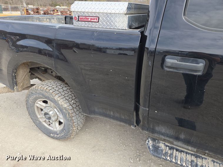 image for item EQ6907 2017 Ford  F250 Super Duty XL  Crew Cab pickup truck