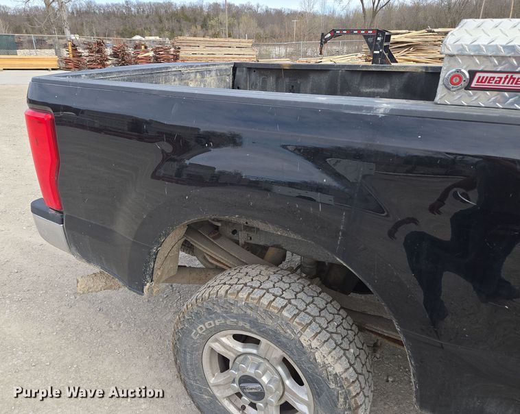 image for item EQ6907 2017 Ford  F250 Super Duty XL  Crew Cab pickup truck