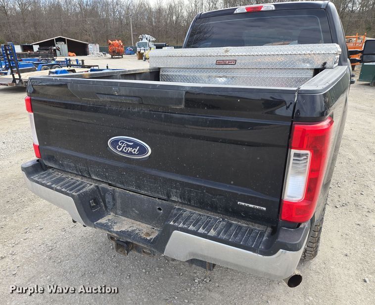 image for item EQ6907 2017 Ford  F250 Super Duty XL  Crew Cab pickup truck