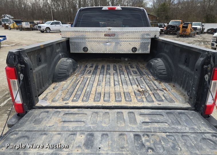 image for item EQ6907 2017 Ford  F250 Super Duty XL  Crew Cab pickup truck