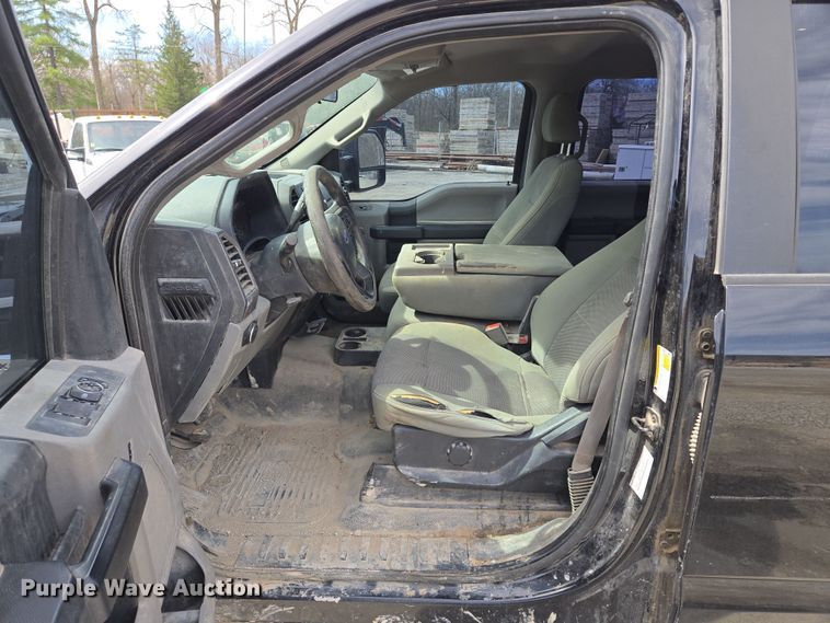 image for item EQ6907 2017 Ford  F250 Super Duty XL  Crew Cab pickup truck