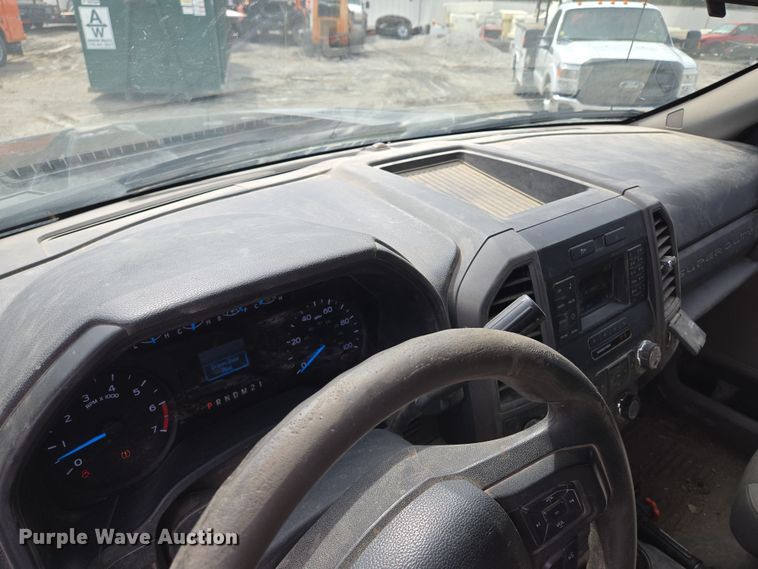 image for item EQ6907 2017 Ford  F250 Super Duty XL  Crew Cab pickup truck