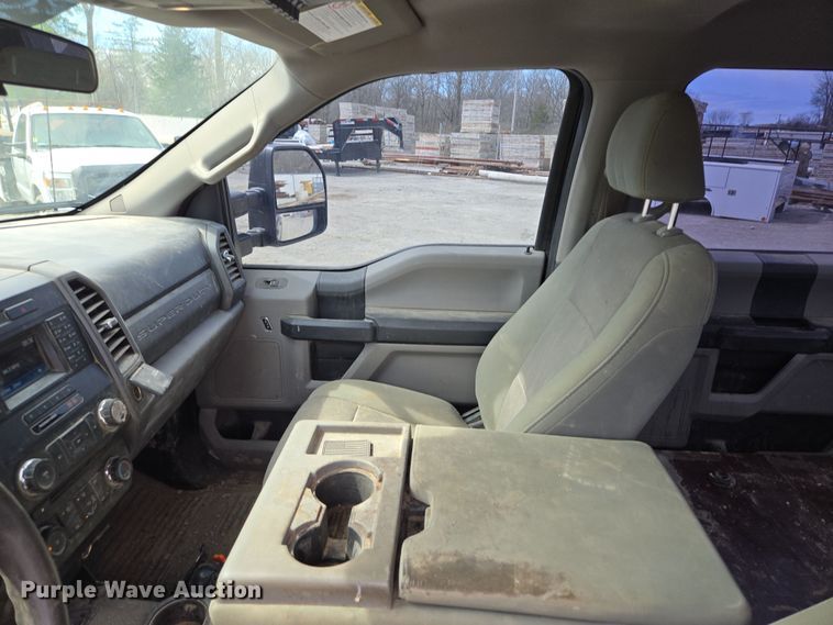 image for item EQ6907 2017 Ford  F250 Super Duty XL  Crew Cab pickup truck