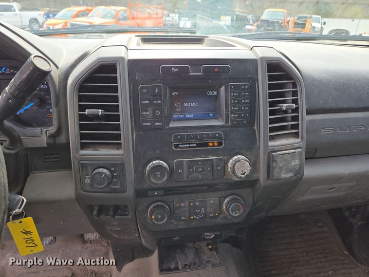 image for item EQ6907 2017 Ford  F250 Super Duty XL  Crew Cab pickup truck