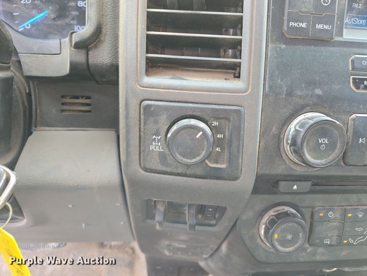 image for item EQ6907 2017 Ford  F250 Super Duty XL  Crew Cab pickup truck