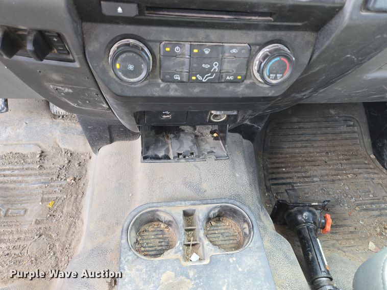 image for item EQ6907 2017 Ford  F250 Super Duty XL  Crew Cab pickup truck