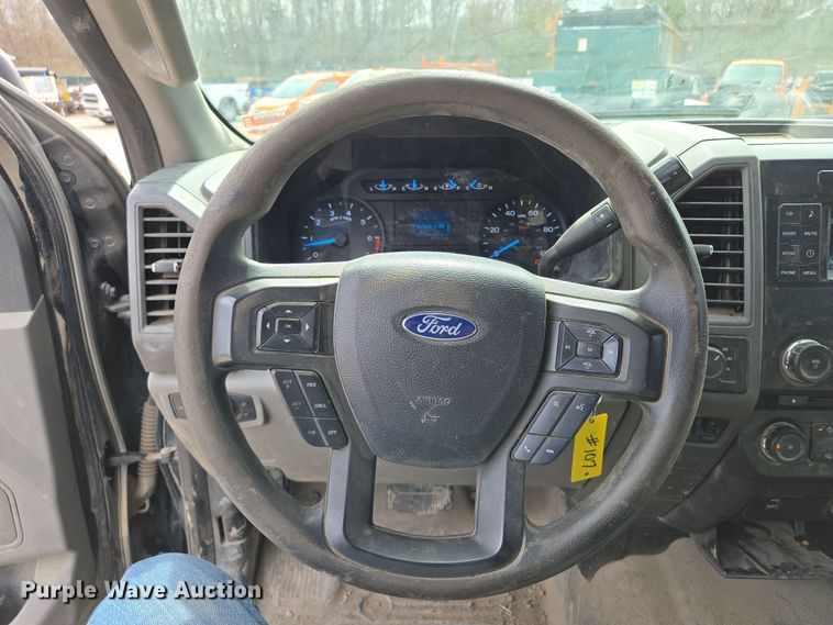 image for item EQ6907 2017 Ford  F250 Super Duty XL  Crew Cab pickup truck