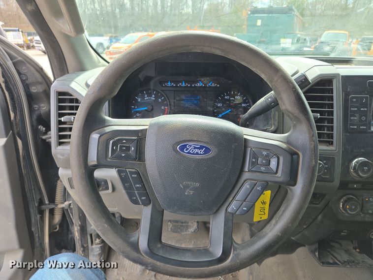 image for item EQ6907 2017 Ford  F250 Super Duty XL  Crew Cab pickup truck