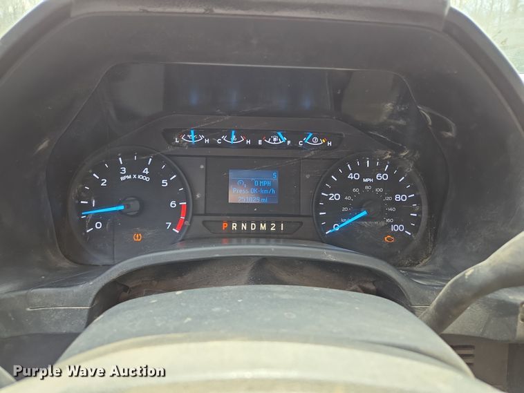 image for item EQ6907 2017 Ford  F250 Super Duty XL  Crew Cab pickup truck