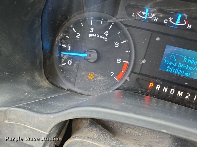 image for item EQ6907 2017 Ford  F250 Super Duty XL  Crew Cab pickup truck