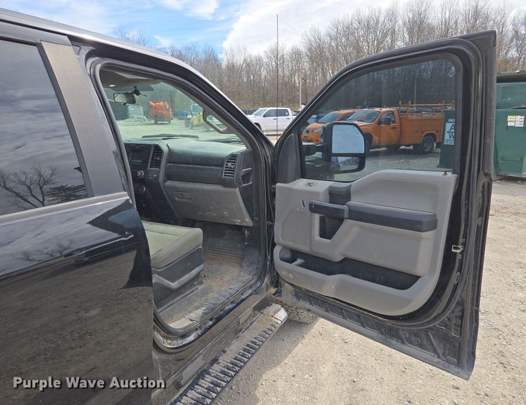 image for item EQ6907 2017 Ford  F250 Super Duty XL  Crew Cab pickup truck