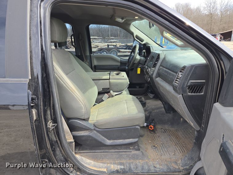 image for item EQ6907 2017 Ford  F250 Super Duty XL  Crew Cab pickup truck