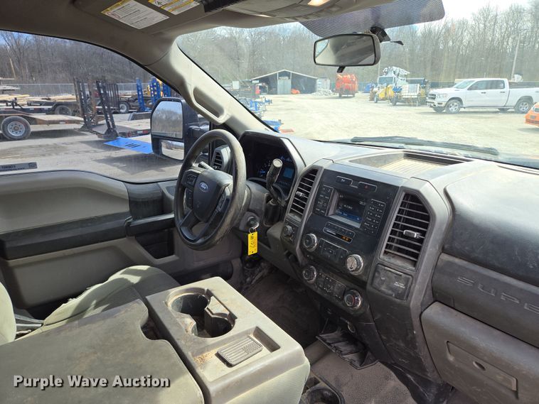 image for item EQ6907 2017 Ford  F250 Super Duty XL  Crew Cab pickup truck