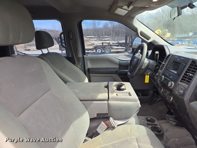 image for item EQ6907 2017 Ford  F250 Super Duty XL  Crew Cab pickup truck