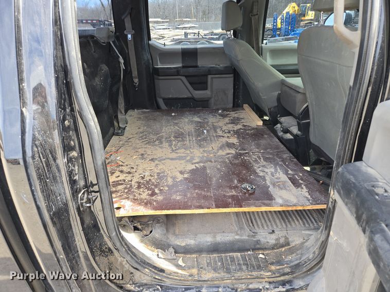 image for item EQ6907 2017 Ford  F250 Super Duty XL  Crew Cab pickup truck