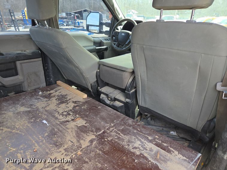 image for item EQ6907 2017 Ford  F250 Super Duty XL  Crew Cab pickup truck