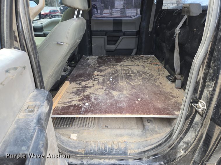 image for item EQ6907 2017 Ford  F250 Super Duty XL  Crew Cab pickup truck