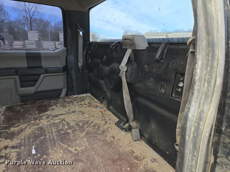 image for item EQ6907 2017 Ford  F250 Super Duty XL  Crew Cab pickup truck