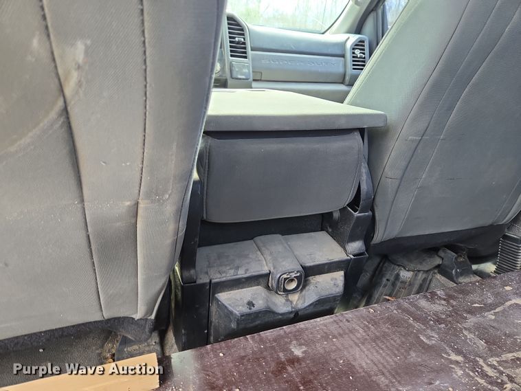 image for item EQ6907 2017 Ford  F250 Super Duty XL  Crew Cab pickup truck