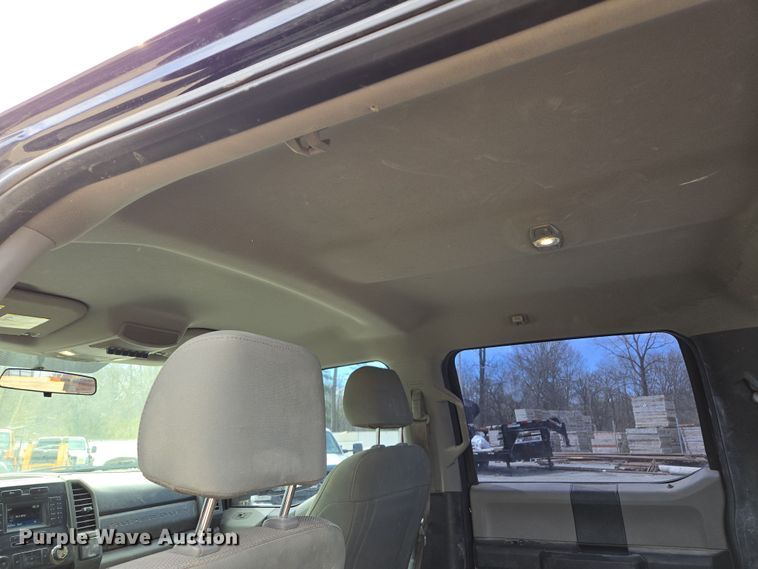 image for item EQ6907 2017 Ford  F250 Super Duty XL  Crew Cab pickup truck